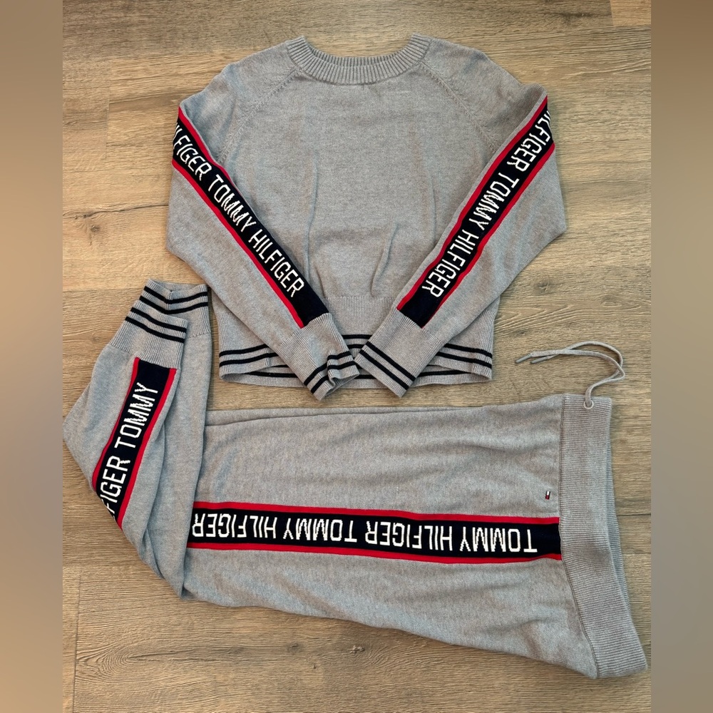 Tommy Hilfiger Color Block Logo Ribbed Grey Blue Red Sweater & Sweatpants Set